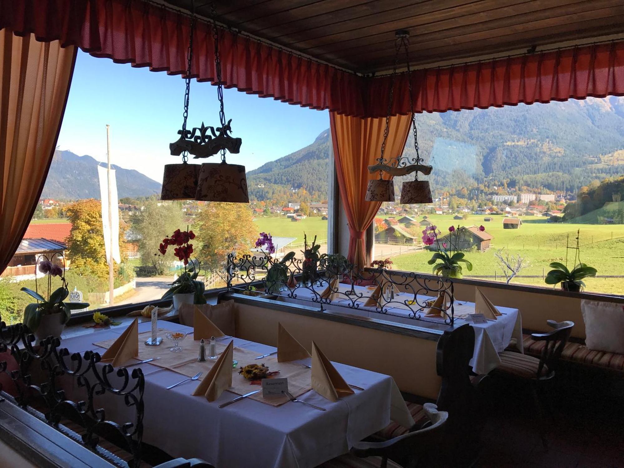Hotel Restaurant Hausberg Γκάρμις-Παρτενκίρχεν Εξωτερικό φωτογραφία