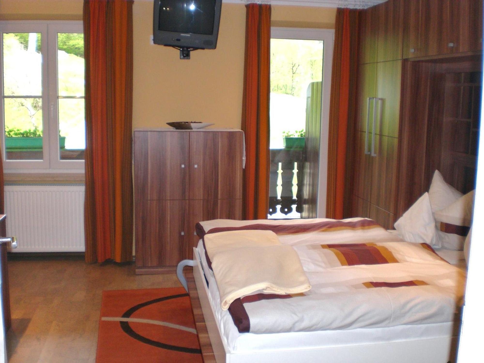 Hotel Restaurant Hausberg Γκάρμις-Παρτενκίρχεν Εξωτερικό φωτογραφία